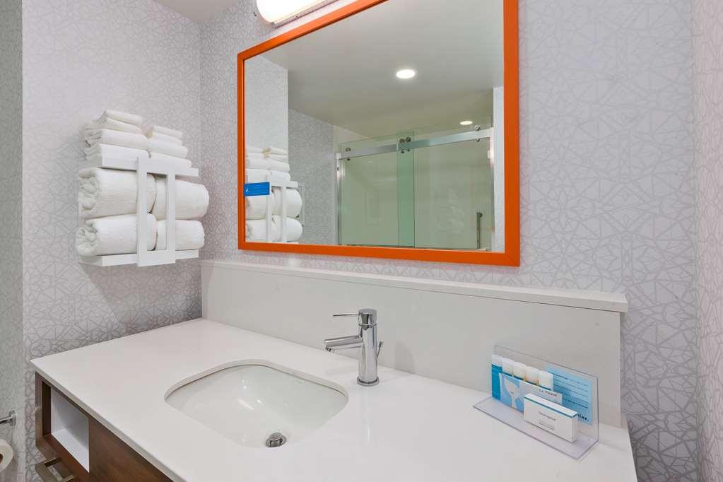 Hampton Inn Cape Cod Canal Bourne Bilik gambar